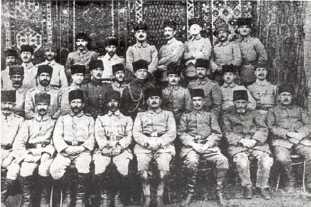 15'inci Kolordu Komutanı Kâzım Karabekir Paşa Karargâh Subaylarıyla